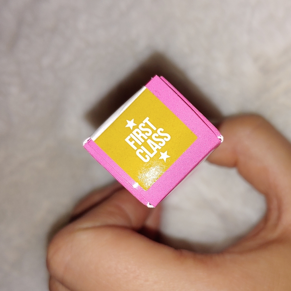 Liquid lip first class